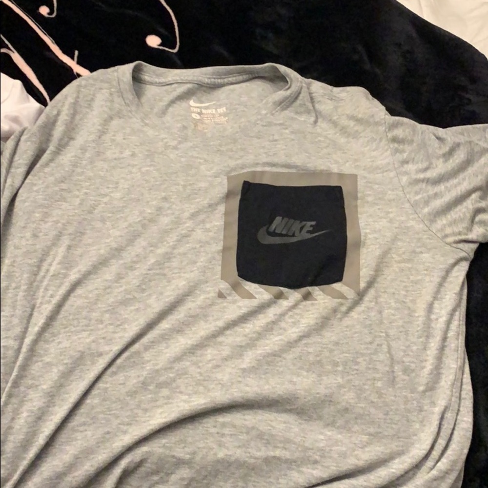 NIKE short sleeve shirt
